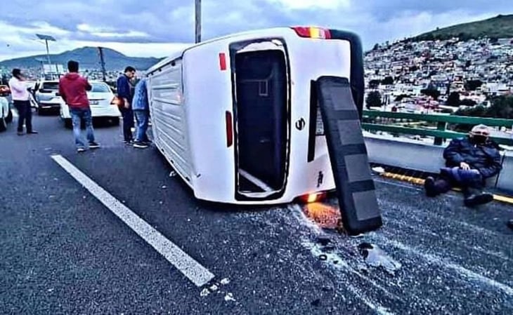 Volcadura deja 12 personas lesionadas en la autopista Viaducto Elevado Bicentenario