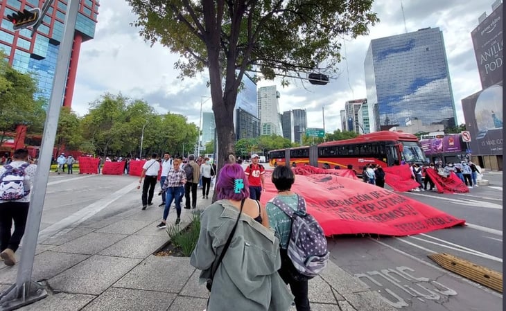 Suma 13 horas bloqueo de normalistas en Reforma e Insurgentes