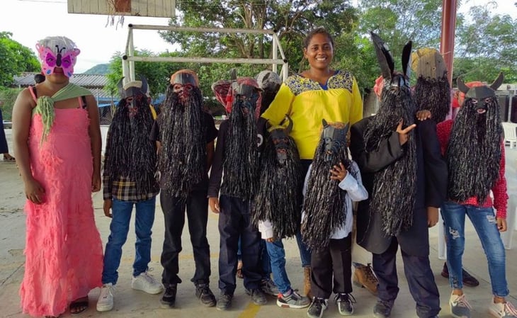 Una maestra y 12 niños rescatan danza de Los Diablos para reforzar identidad de pueblos negros de Oaxaca