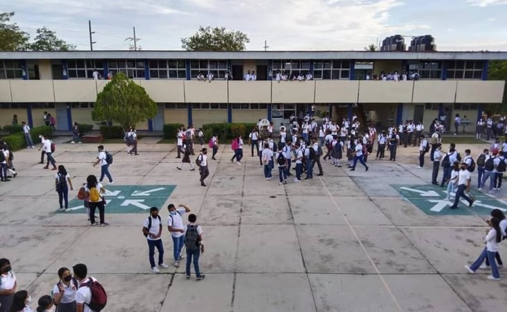 Presunta invitación a tiroteo y foto de alumno con arma larga encienden alertas en bachillerato de Oaxaca