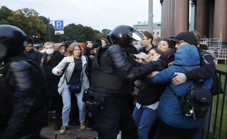 Reportan más de 120 detenidos durante nueva protesta contra movilización en Rusia