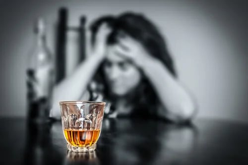 Fármaco común para el corazón podría ayudar a los que luchan con el alcoholismo