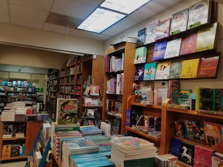 Estudiantes incrementan la venta de libros al 30 por ciento