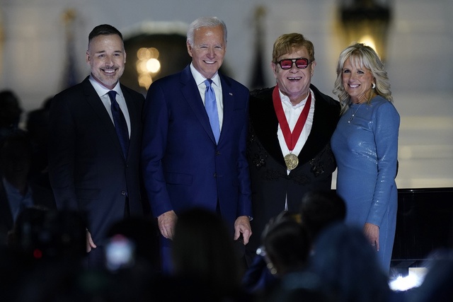 Elton John recibió la Medalla Nacional de Humanidades