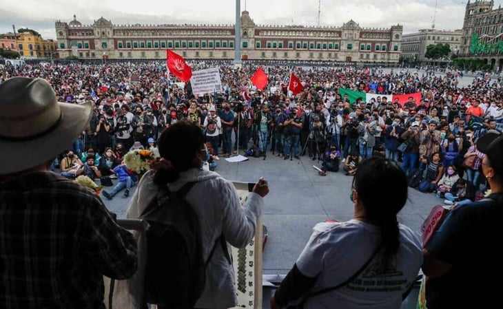 “Peña Nieto nos mintió, ahora que no se burlen de nosotros'; concluye marcha y mitin por los 43 de Ayotzinapa