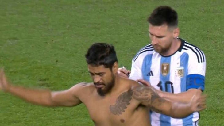 Lionel Messi firmó la espalda de aficionado, que invadió el Argentina vs Jamaica