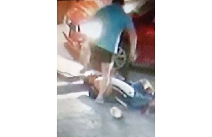 VIDEO: Captan fuerte agresión de automovilista contra ciclista en Tehuacán, Puebla