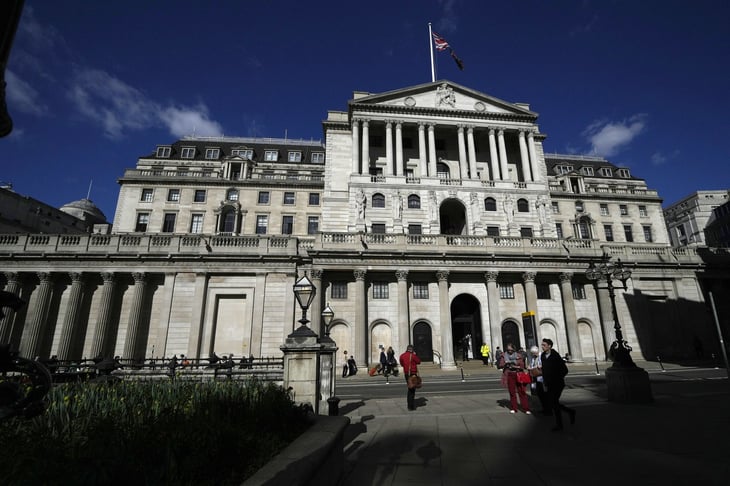 Banco de Inglaterra interviene ante riesgo de crisis financiera en Reino Unido