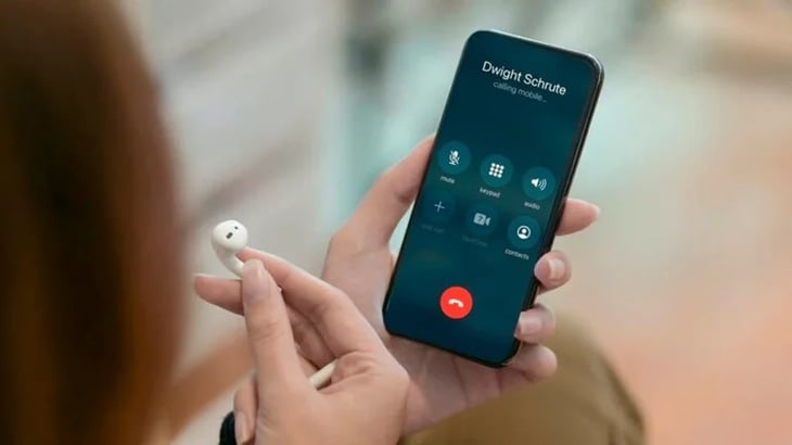 La opción que permite contestar llamadas en otro celular cuando no hay batería en el personal
