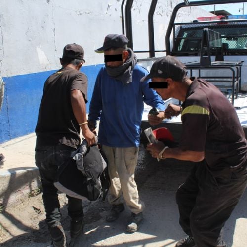 Preventivos detienen a cinco pandilleros en la colonia Independencia de Monclova 