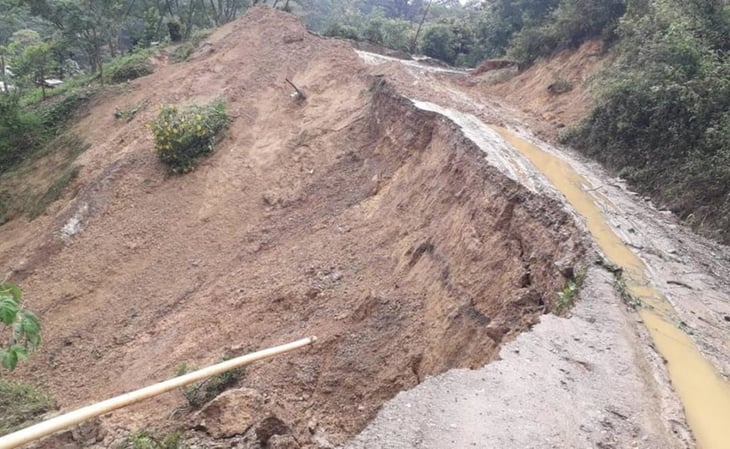 Derrumbes por lluvias dejan incomunicados a mil 500 habitantes de Nativitas Coatlán, Oaxaca