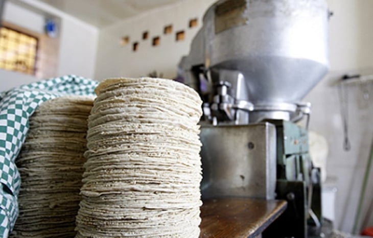 Tortillerías siguen a la espera de bajar el precio