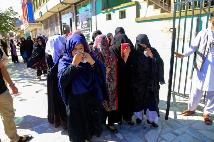 Sube a 35 cifra de muertos por atentado suicida de Afganistán