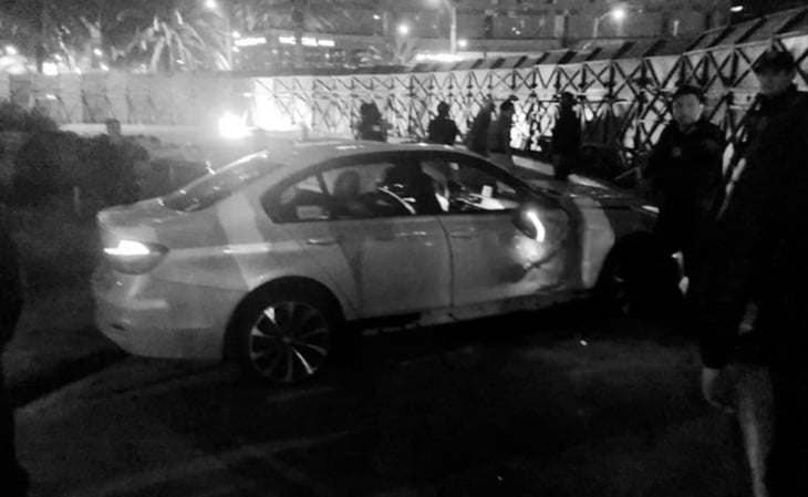 ¡Pobre Ahuehuete! Ahora auto BMW choca contra muro en Reforma