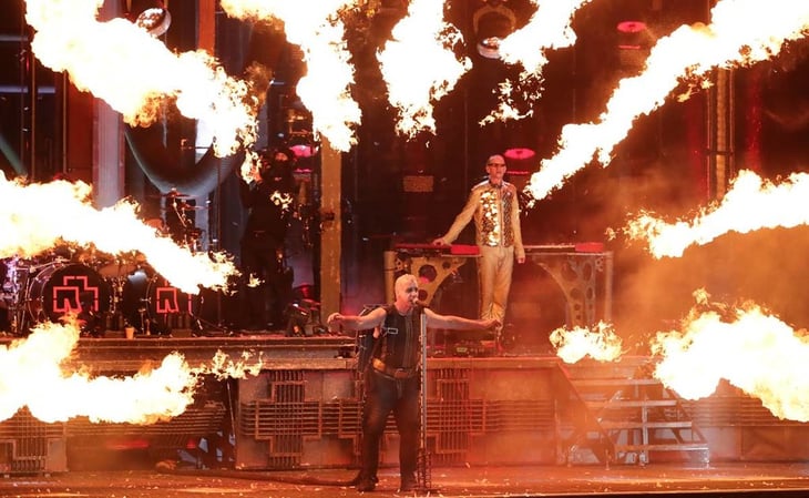 Con fuegos artificiales y lanzallamas, así fue el regreso de Rammstein a suelo mexicano