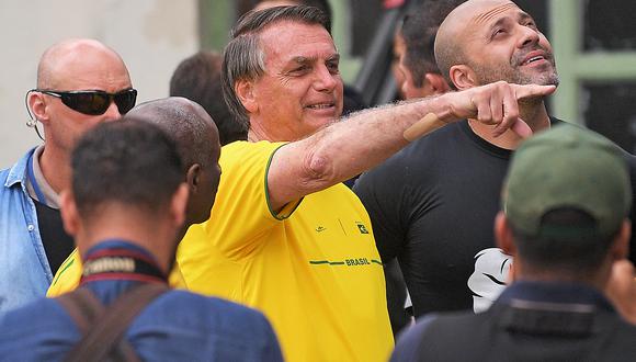 Jair Bolsonaro acude a votar y asegura que ganará en la primera vuelta