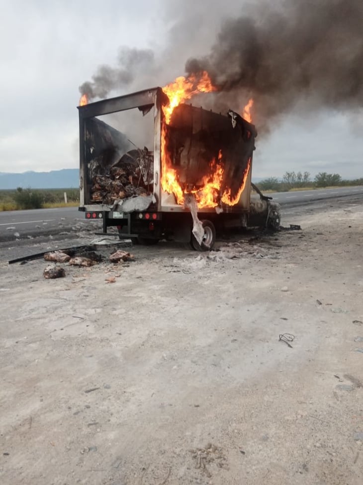 Camión queda reducido a cenizas tras incendiarse en los límites Coahuila-Nuevo León