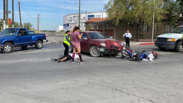 Sexagenario resulta lesionado al ser embestido mientras conducía su motocicleta en Piedras Negras 