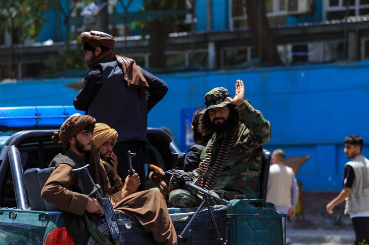 Suman 4 muertos y 25 heridos por atentado a mezquita en Afganistán