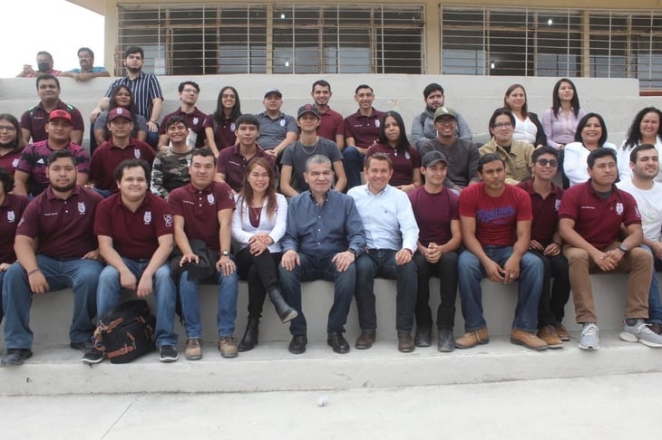 Universitarios de UPIIC dan la bienvenida al gobernador Riquelme y Alcalde Hugo en sus nuevas instalaciones