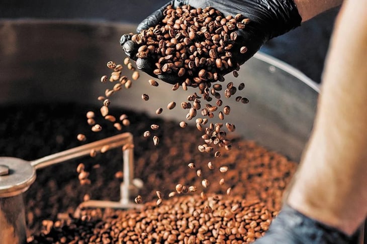 Consumidores abandonarán cafeterías para tomar café en casa por la inflación