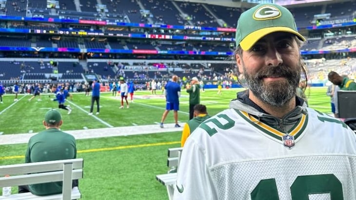 NFL: 'GEMELO' De Aaron Rodgers causó euforia en Londres previo al Packers vs Giants 