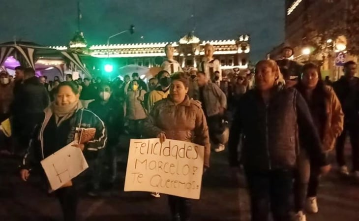 '¡Es un honor estar con Casaubón!': Le llevan la fiesta a Ebrard a Palacio Nacional por su cumpleaños 63