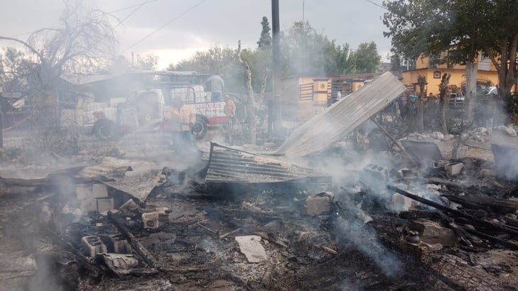 Incendio consume jacal en la colonia California de Castaños