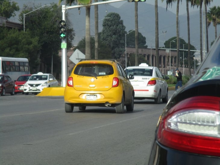 Taxistas exigen al gobierno operativos contra las Apps