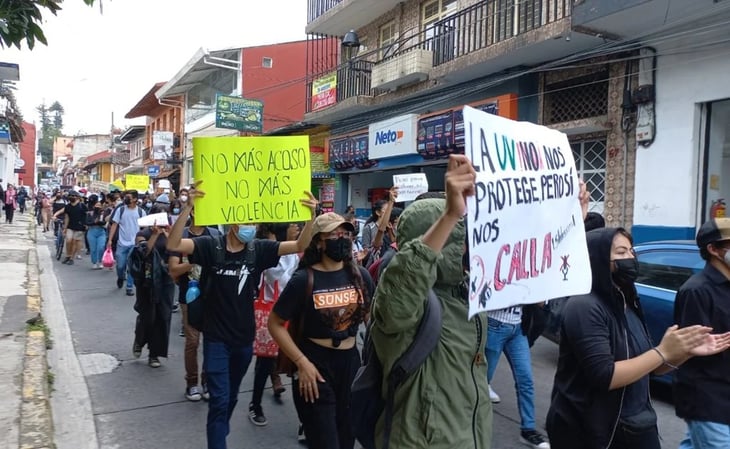 Estudiantes universitarios protestan por acoso y falta de seguridad en Veracruz