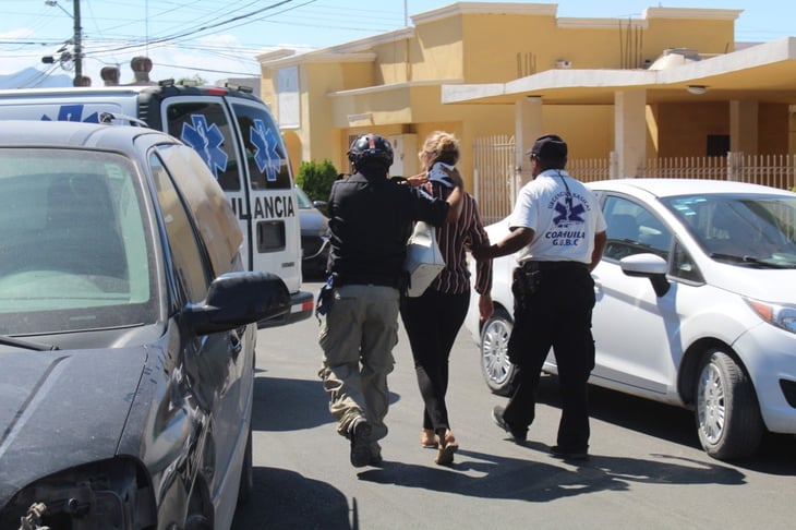 Conductora resulta lesionada en choque suscitado en la colonia Chapultepec en Monclova 