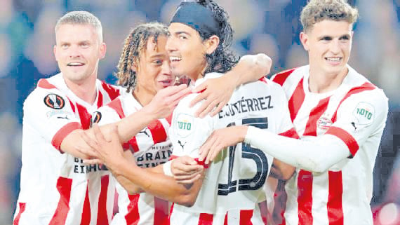 Erick Gutiérrez y  PSV ganan al Zurich en la Europa League por 5-0
