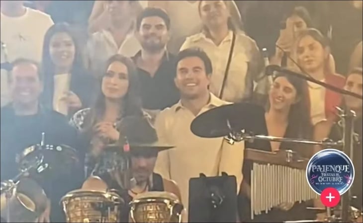 Checo Pérez es captado y ovacionado en un palenque durante concierto de Carlos Rivera