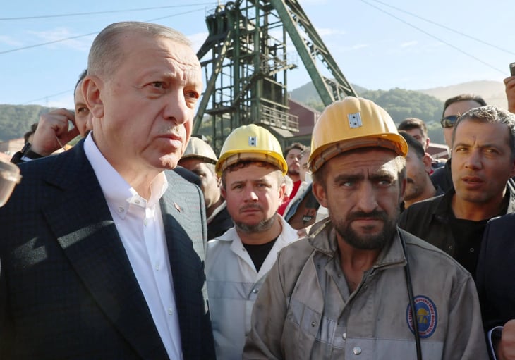 Presidente turco anuncia muerte de último minero atrapado en mina de carbón tras explosión