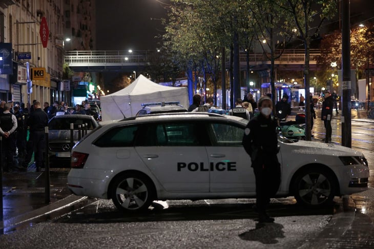 Hallan cuerpo de niña de 12 años dentro de baúl en París
