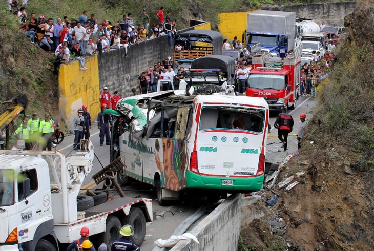 Accidente de autobús deja 20 muertos en Colombia