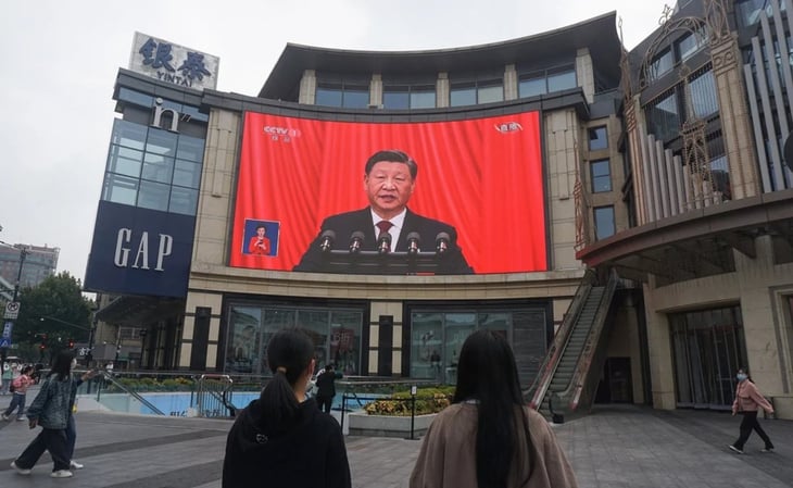 Xi Jinping propone acelerar desarrollo militar; mantiene estrategia cero Covid