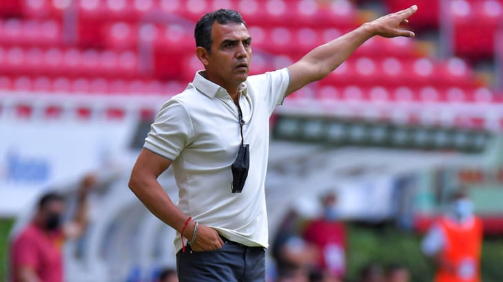 Ricardo Cadena ya no es el técnico de Chivas