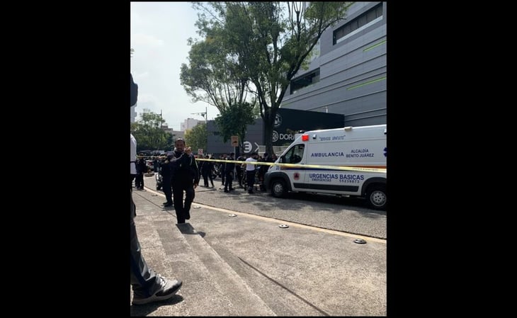 Balacera afuera de plaza comercial en Patriotismo deja un muerto y 2 lesionados
