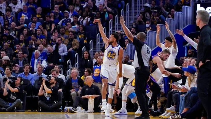 NBA: Curry y Warriors estrenaron el campeonato venciendo a Lakers
