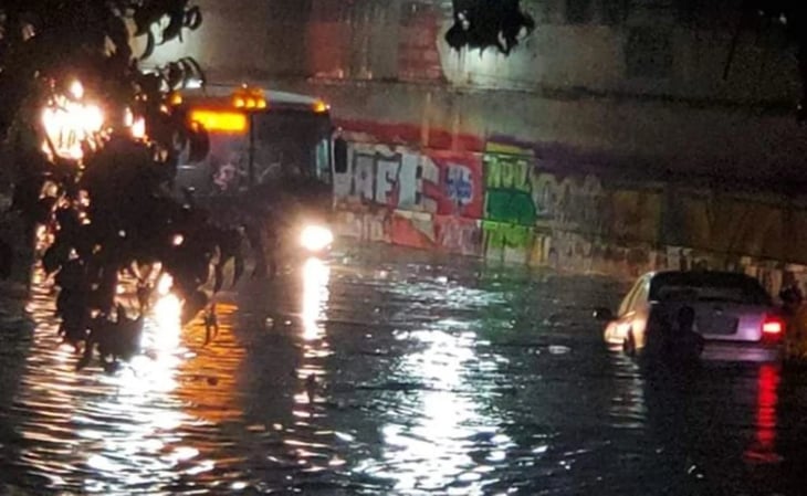 Su auto queda varado por lluvias y ella muere de un infarto en Morelos