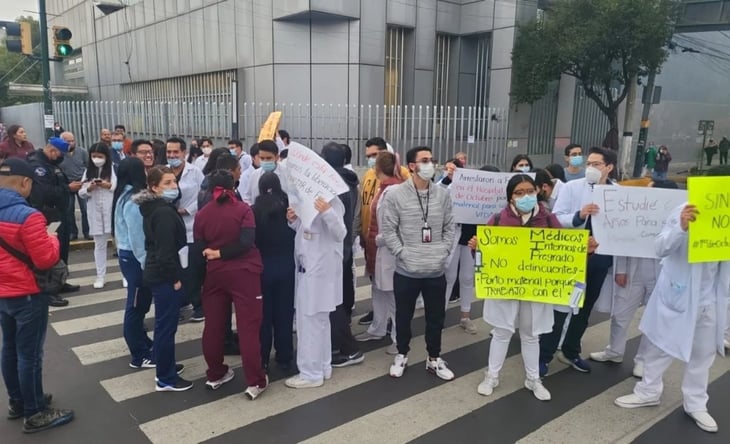 Médicos del Hospital del ISSSTE 1ero de Octubre bloquean Av. Instituto Politécnico Nacional