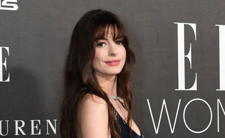 Anne Hathaway derrocha belleza con vestido de lentejuelas al estilo backless