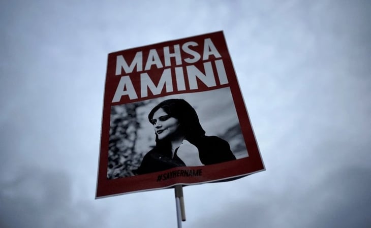 Familia de joven iraní fallecida Mahsa Amini rechaza informe médico oficial