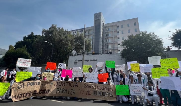 ¿Por qué protestan estudiantes de medicina del IPN?