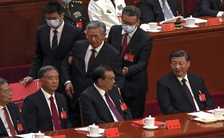 Expresidente chino Hu Jintao salió de cónclave del Partido Comunista por un malestar, dicen medios oficiales