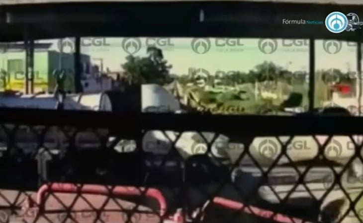 VIDEO: Momento exacto en que tren impacta a pipa; explosión dejó 4 heridos en Aguascalientes