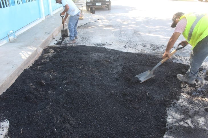 Atiende obras públicas rehabilitación de asfalto en San Buenaventura