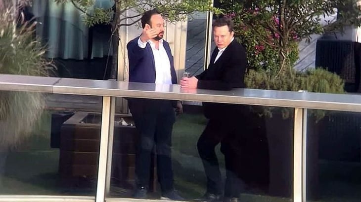 Elon Musk visita NL, analiza planta de Tesla en Santa Catarina