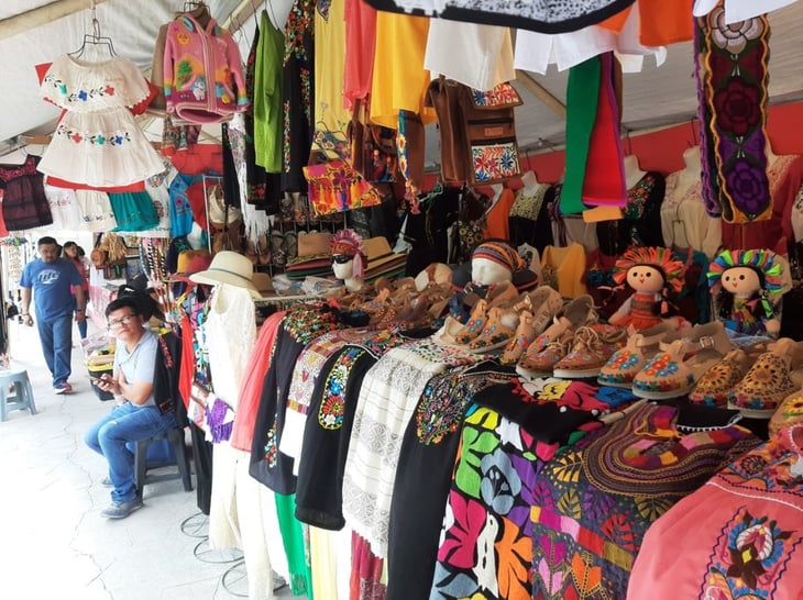 Vendedores de artesanías mexicanas sobrellevan la crisis 